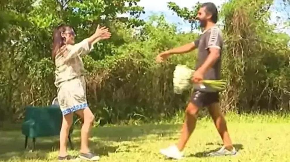 Popstarda Hapse giren adamdan sanatçı olmaz demişti Survivor birleşme partisinde bir araya geldiler Bayhan ve Deniz Seki buluştu