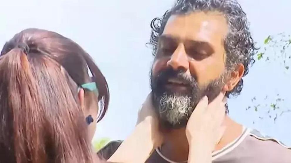 Popstarda Hapse giren adamdan sanatçı olmaz demişti Survivor birleşme partisinde bir araya geldiler Deniz Seki ve Bayhan buluştu