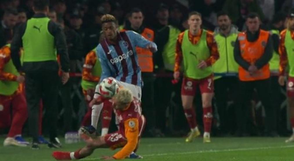 Trabzonspor - Galatasaray maçının tartışmalı pozisyonları Barış Alper Yılmaz kırmızı kart görmeli miydi