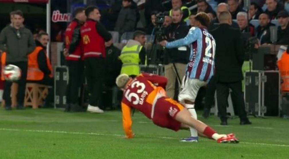 Trabzonspor - Galatasaray maçının tartışmalı pozisyonları Barış Alper Yılmaz kırmızı kart görmeli miydi