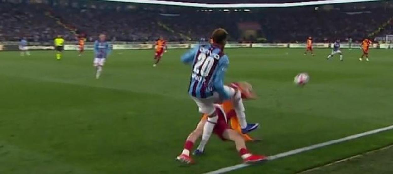 Trabzonspor - Galatasaray maçının tartışmalı pozisyonları Barış Alper Yılmaz kırmızı kart görmeli miydi