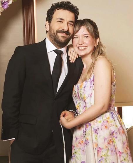 Evlilik Yolunda İlk Adım Hasan Can Kaya ile Duygu Karabaş Nişanlandı