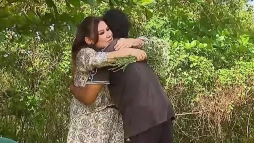 23 Yıl Sonra Sürpriz Buluşma Deniz Seki ve Bayhanın Gözyaşları... Popstarın En Çarpıcı Kavgası Survivorda Dostluğa Dönüştü