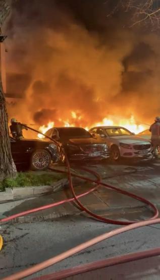 101 sabıkası bulunan oto galericiye saldırı: Önce lüks araçları yaktılar ardından villayı kurşunladılar