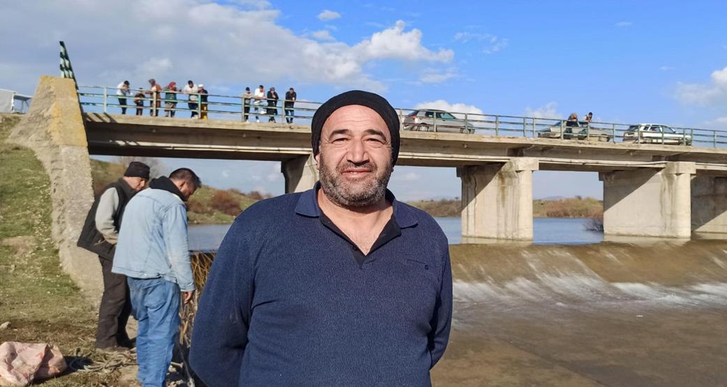 Taşan barajdan çuval ve kasayla balık yakaladılar