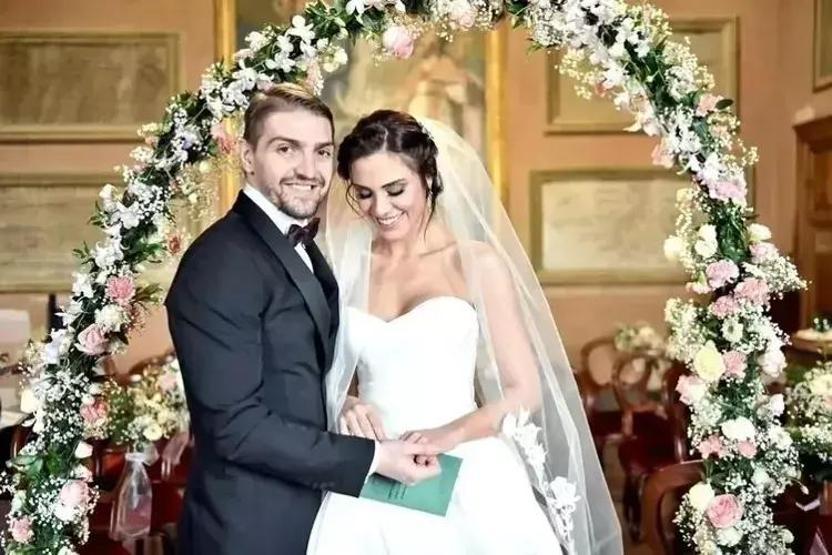 Şükran Ovalıdan Eşi Caner Erkinle İlgili Şaşırtan İtiraf: Genç Kızlığım Söndü Resmen