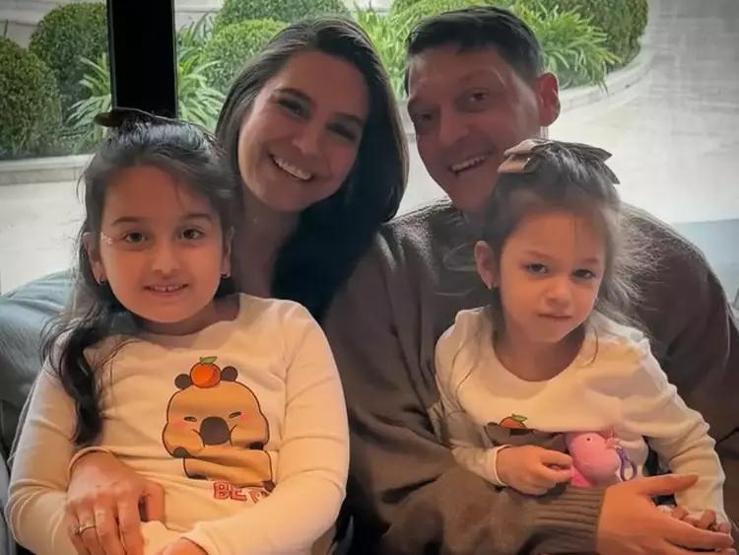 Üçüncü Kez Baba Olan Mesut Özil Yüreklere Dokundu Elisa’nın Doğumu, Binlerce Çocuğa Umut Olacak “Kimsenin Yavrusu Mahsun Kalmasın”