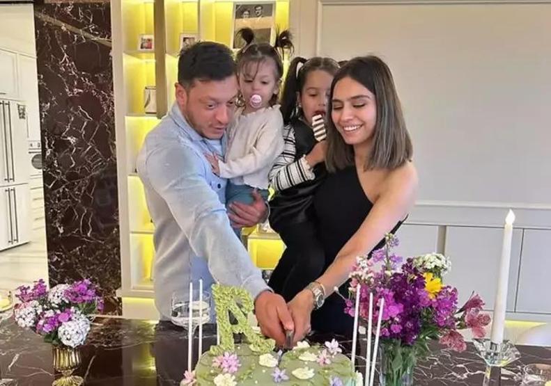 Üçüncü Kez Baba Olan Mesut Özil Yüreklere Dokundu Elisa’nın Doğumu, Binlerce Çocuğa Umut Olacak “Kimsenin Yavrusu Mahsun Kalmasın”