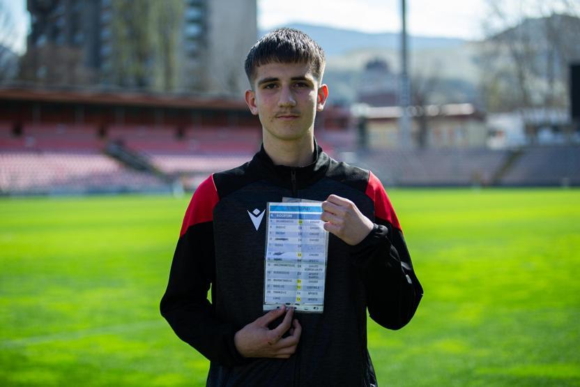 Bosna Hersekli top toplayıcı çocuktan açıklama Donnarummanın penaltı kağıdıyla dünyada gündem olmuştu...