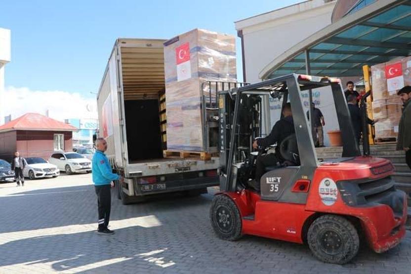 Türkiyeden İrana tıbbi malzeme yardımı: Vandan yola çıktı