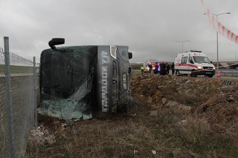 Aksarayda tur otobüsü devrildi: 20 yaralı