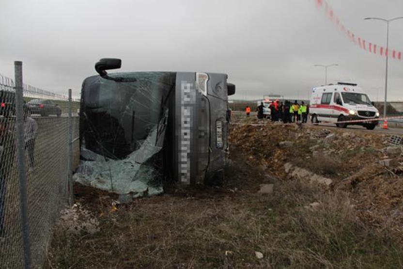 Aksarayda tur otobüsü devrildi: 20 yaralı