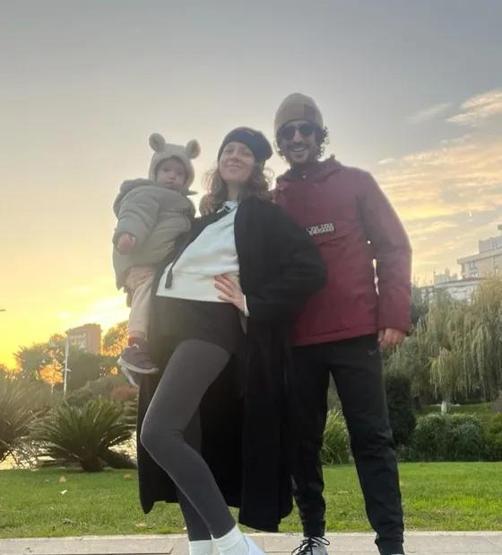 Taner Ölmez ve Ece Çeşmioğlu Viyana’da Aşk Tazeledi Aşk Tatilinden Kalpleri Isıtan Pozlar