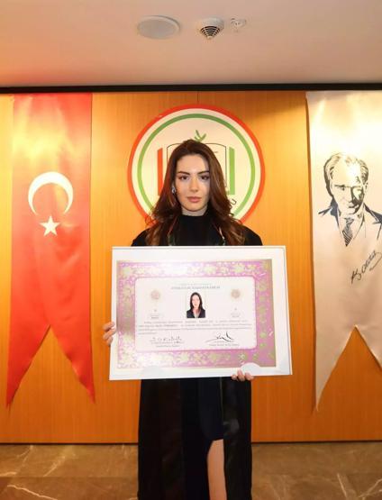 Kızılcık Şerbeti’nin Çimen’i Selin Türkmen Avukat Oldu: Bugünün Hayalini Kurmuştum