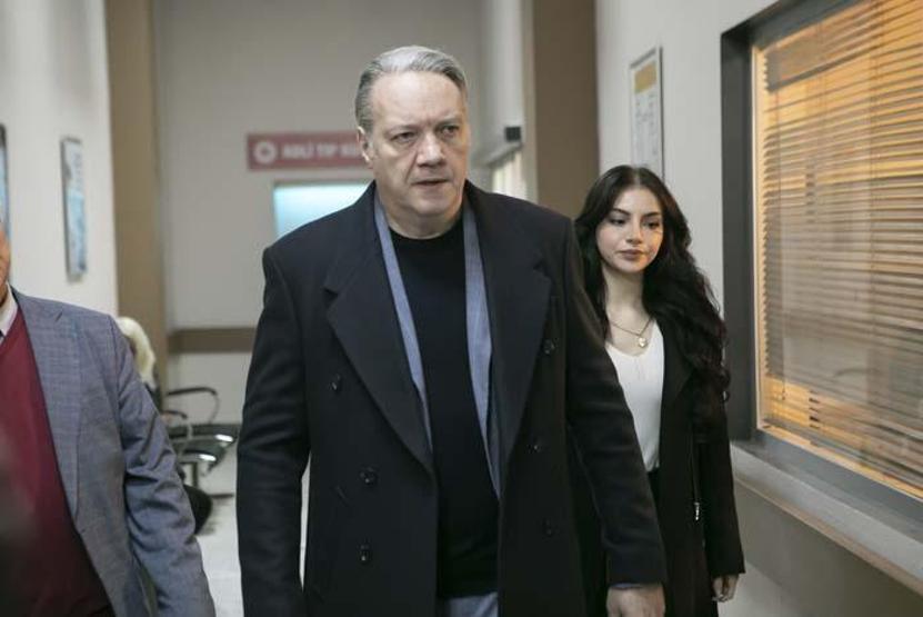 Murat Serezli, Arka Sokaklara Çok Yakıştı Ünlü Oyuncuya Övgü Yağdı