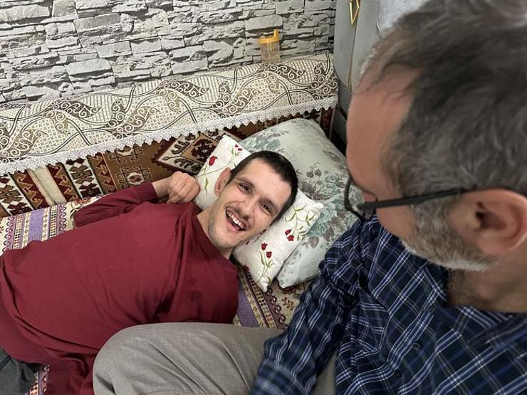 Türkiye o babayı konuşuyor: Tek hareketiyle gündem oldu Her şey para değil