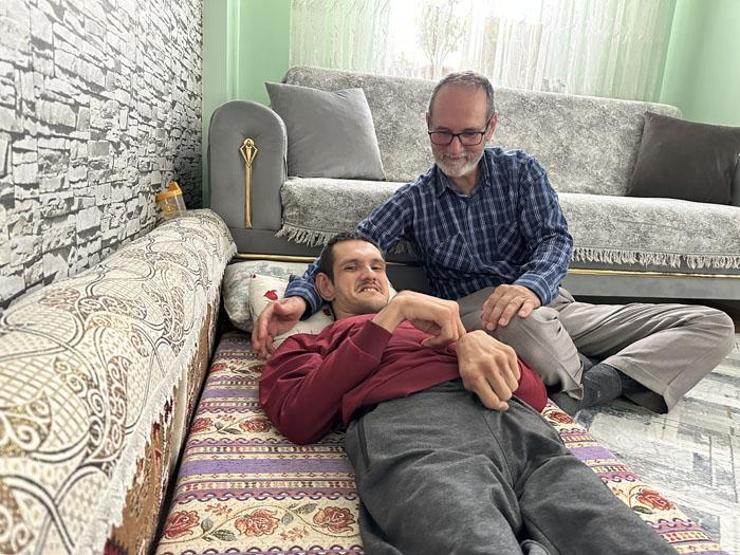 Türkiye o babayı konuşuyor: Tek hareketiyle gündem oldu Her şey para değil