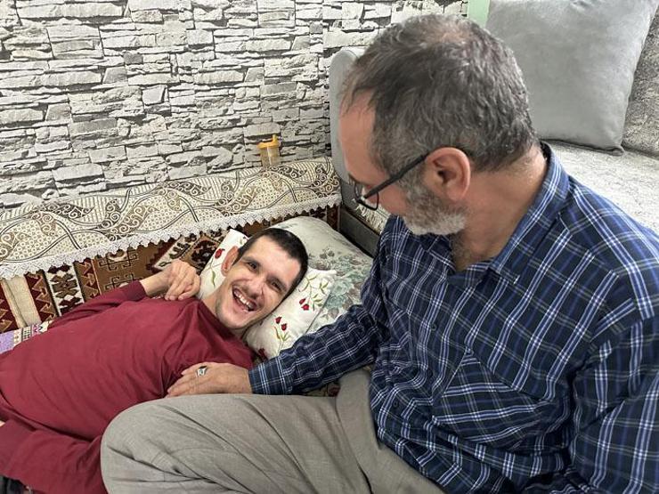 Türkiye o babayı konuşuyor: Tek hareketiyle gündem oldu Her şey para değil