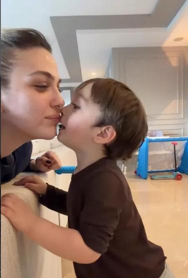 ‘Bu Ana Hep Hasret Kalacağım’… Yasemin Şefkatli’nin İkizleriyle Paylaştığı Kareler Takipçilerini Duygulandırdı