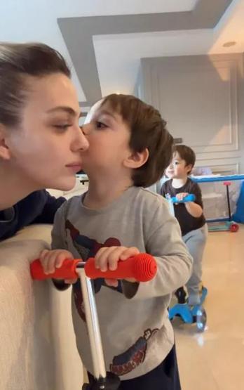 ‘Bu Ana Hep Hasret Kalacağım’… Yasemin Şefkatli’nin İkizleriyle Paylaştığı Kareler Takipçilerini Duygulandırdı