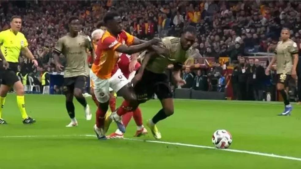 Galatasaray - Kocaelispor maçındaki penaltı pozisyonları için net yorum