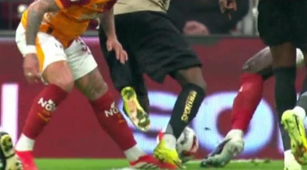Galatasaray - Kocaelispor maçındaki penaltı pozisyonları için net yorum