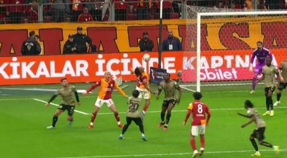Galatasaray - Kocaelispor maçındaki penaltı pozisyonları için net yorum