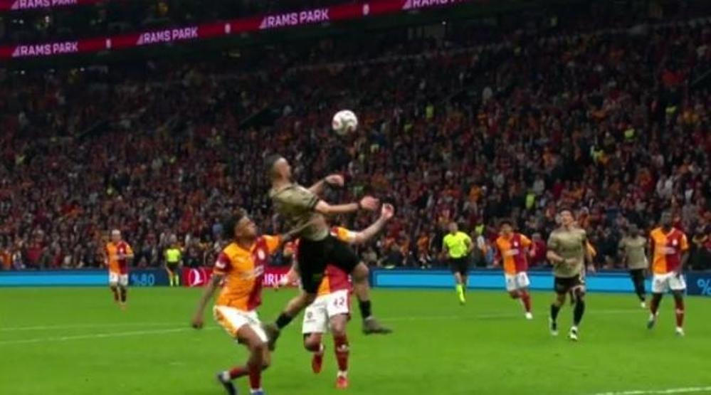 Galatasaray - Kocaelispor maçındaki penaltı pozisyonları için net yorum