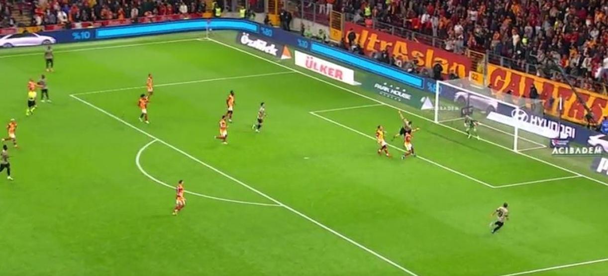 Galatasaray - Kocaelispor maçındaki penaltı pozisyonları için net yorum