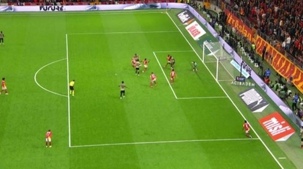Galatasaray - Kocaelispor maçındaki penaltı pozisyonları için net yorum