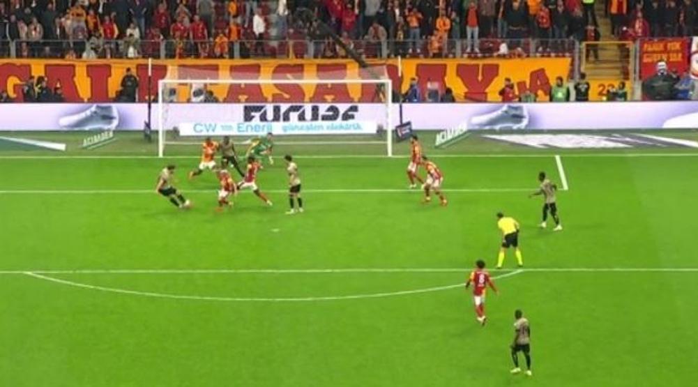 Galatasaray - Kocaelispor maçındaki penaltı pozisyonları için net yorum
