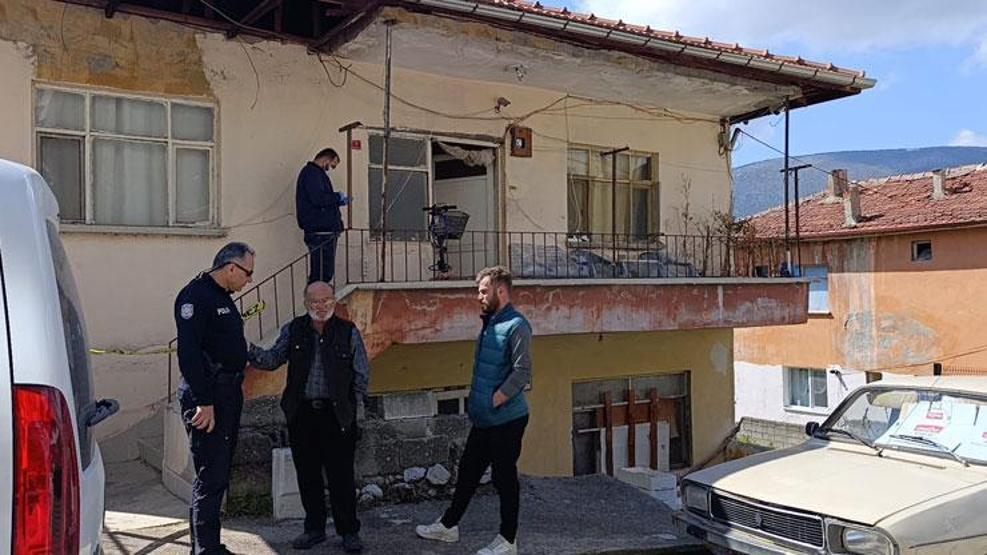 11 yıl sonra aynı facia: Baba ve oğlu o evde ölü bulundu
