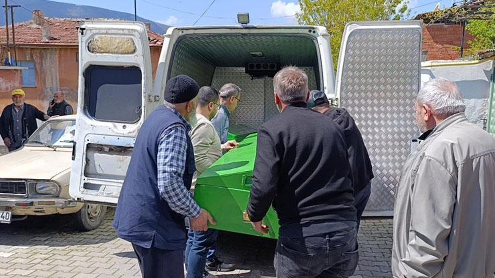 11 yıl sonra aynı facia: Baba ve oğlu o evde ölü bulundu