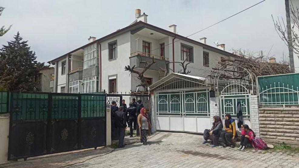 Konyada 3.2 büyüklüğündeki depremin ardından 2 bina tahliye edildi