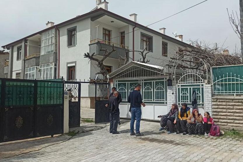 Konyada 3.2 büyüklüğündeki depremin ardından 2 bina tahliye edildi