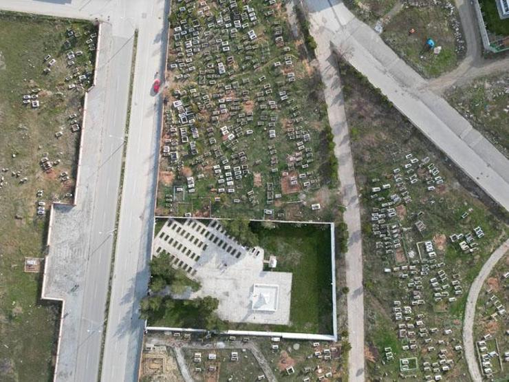 Mezarlıkta kıble karışıklığı İlçedekiler fark etti: Dron uçurup gösterdiler