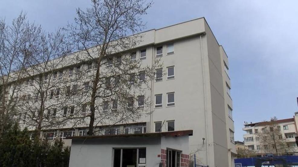 Ataşehirde ortaokul kantininde zehirlenme iddiası: 26 öğrenci hastaneye kaldırıldı