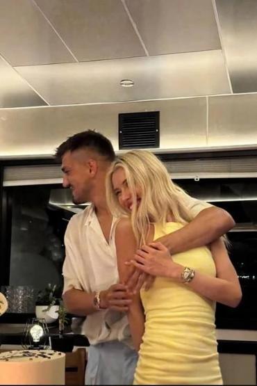 Cengiz Ünder ile Bilge Yenigül evlilik yolunda ilk adımı attı Nişan kareleri gündem oldu