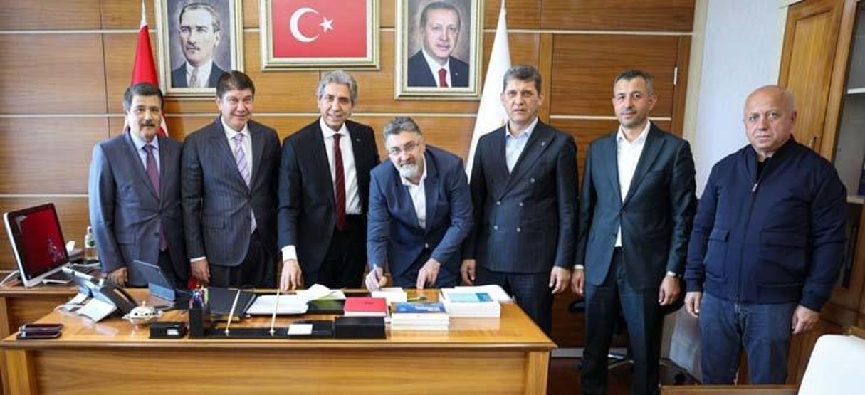 Serik Belediye Başkanı Kumbul AK Partiye geçti