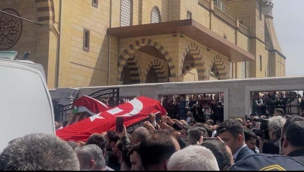 Ön sırada oturan Kerem, okul saldırısındaki kurşunlardan kaçamamış