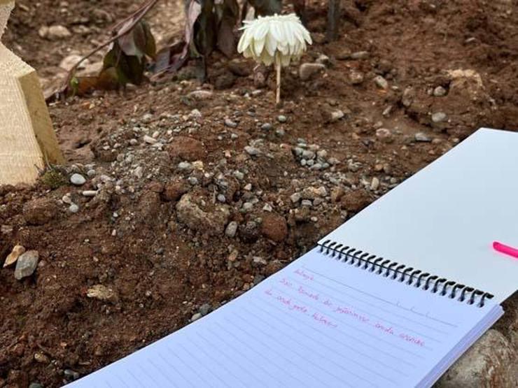 Öğrencilerden en acı veda... Hayatını kaybedenlerin mezarlarını ziyaret ettiler