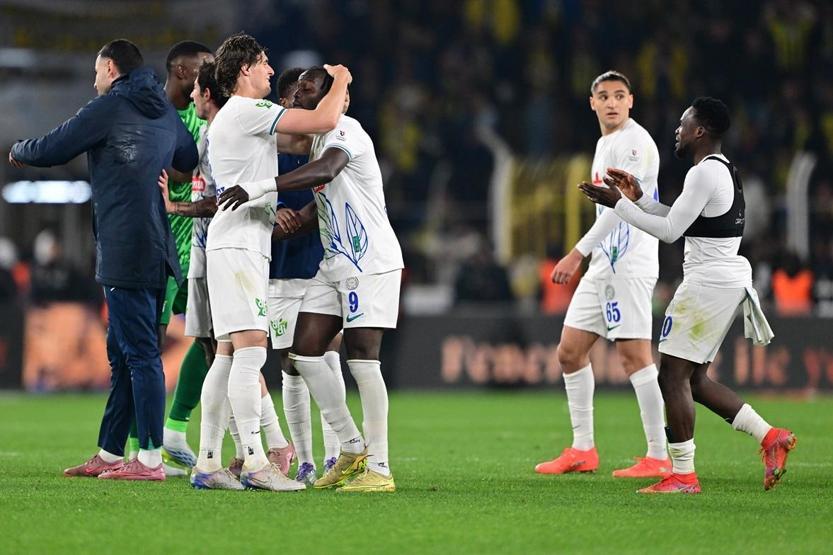 Fenerbahçe liderlik fırsatını tepti: Talisca 2, Çağlar+Ederson: 2