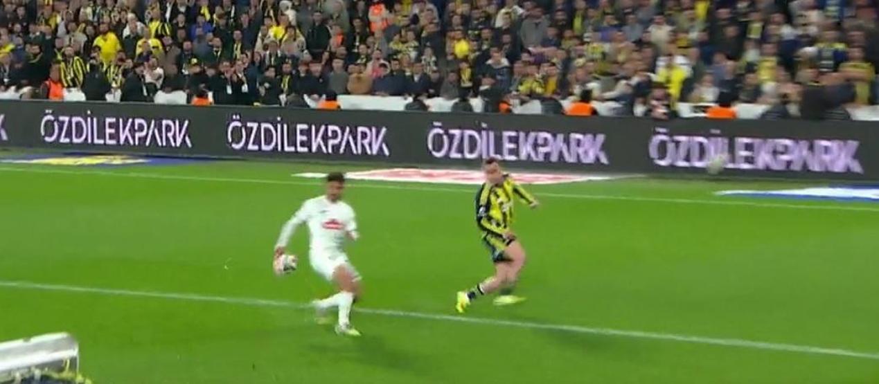 Fenerbahçe - Çaykur Rizespor maçındaki tartışmalı pozisyon için net yorum Gol iptali...