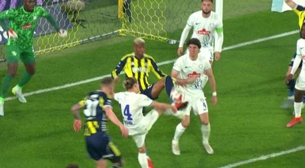 Fenerbahçe - Çaykur Rizespor maçındaki tartışmalı pozisyon için net yorum Gol iptali...