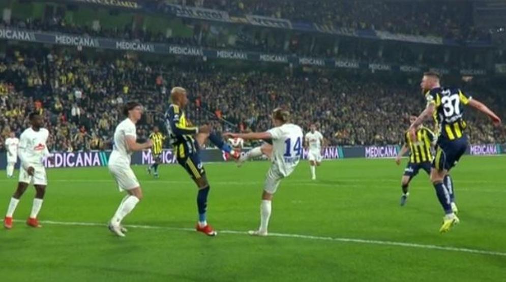 Fenerbahçe - Çaykur Rizespor maçındaki tartışmalı pozisyon için net yorum Gol iptali...