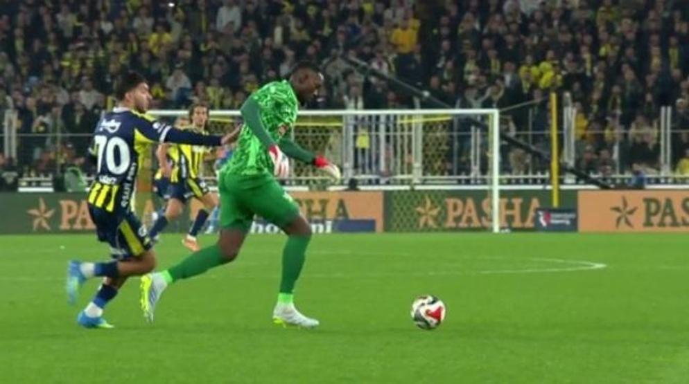 Fenerbahçe - Çaykur Rizespor maçındaki tartışmalı pozisyon için net yorum Gol iptali...