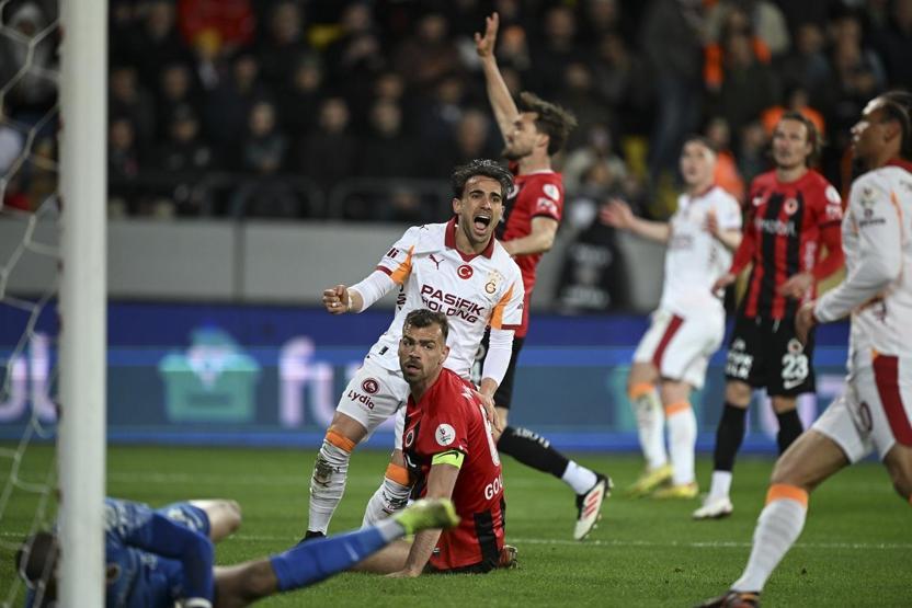 Fırat Aydınus, Galatasarayın iptal edilen golünü inceledi