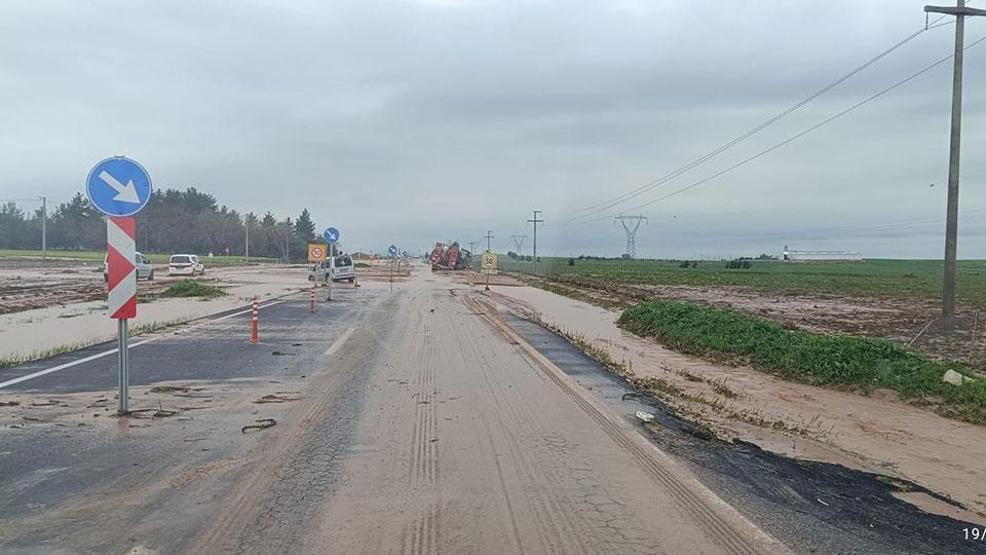 Siirt’te sağanak; Yollar çöktü, su baskınları oldu...