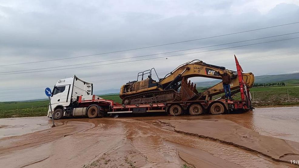 Siirt’te sağanak; Yollar çöktü, su baskınları oldu...