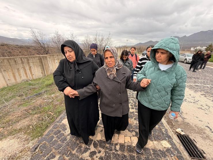 Rojin Kabaiş’in babasından Tunceli’de Doku ailesine destek ziyareti
